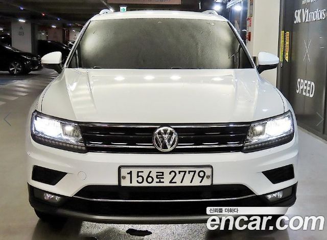 Volkswagen Tiguan 2-го поколения 2.0 TDI Premium - фото 1