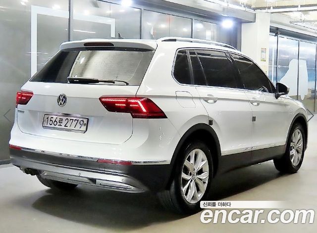 Volkswagen Tiguan 2-го поколения 2.0 TDI Premium - фото 3