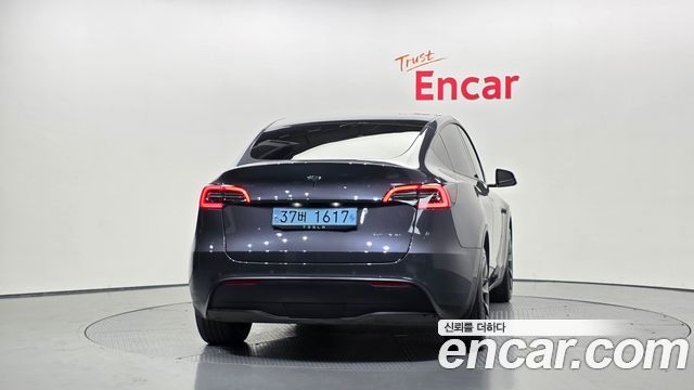 Tesla Model Y Long Range AWD - фото 3