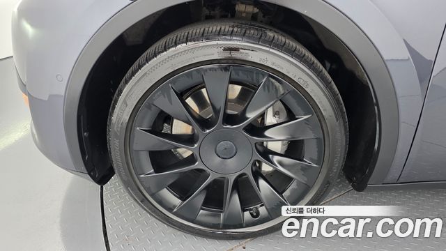Tesla Model Y Long Range AWD - фото 4