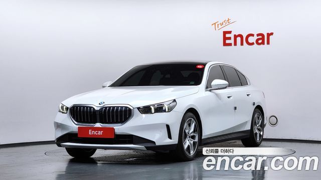 BMW 5-Series G60 520i - фото 0