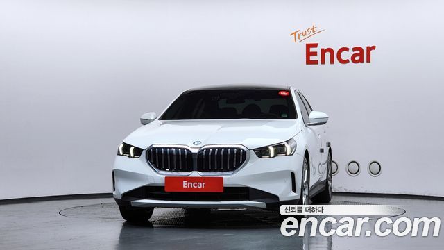 BMW 5-Series G60 520i - фото 2