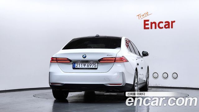 BMW 5-Series G60 520i - фото 3