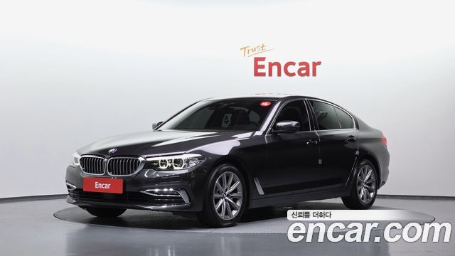 BMW 5-Series G30 520i Luxury - фото 0