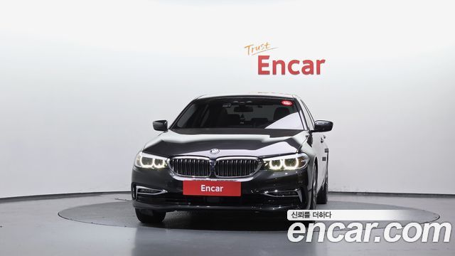 BMW 5-Series G30 520i Luxury - фото 2