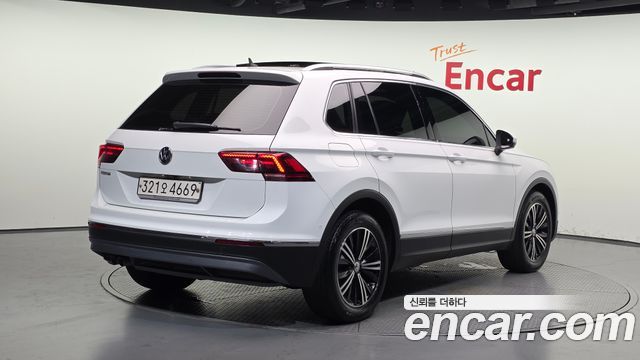 Volkswagen Tiguan 2-го поколения 2.0 TDI Prestige - фото 1