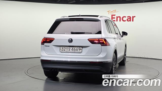 Volkswagen Tiguan 2-го поколения 2.0 TDI Prestige - фото 3