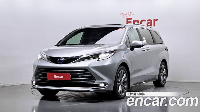 Toyota Sienna 4-го поколения 2.5 Hybrid 2WD - фото 0