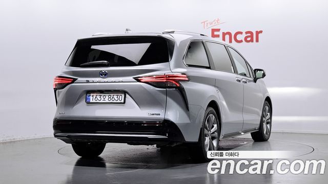 Toyota Sienna 4-го поколения 2.5 Hybrid 2WD - фото 1