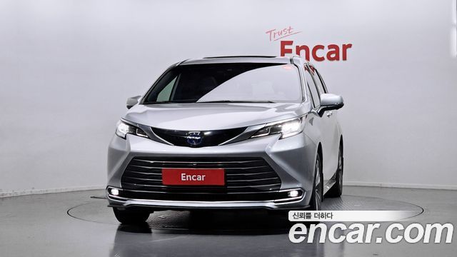 Toyota Sienna 4-го поколения 2.5 Hybrid 2WD - фото 2