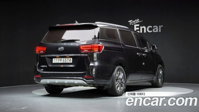Kia Carnival Новый 9-Seater Luxury - фото 1