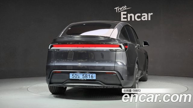 Tesla Model Y L Long Range AWD - фото 3