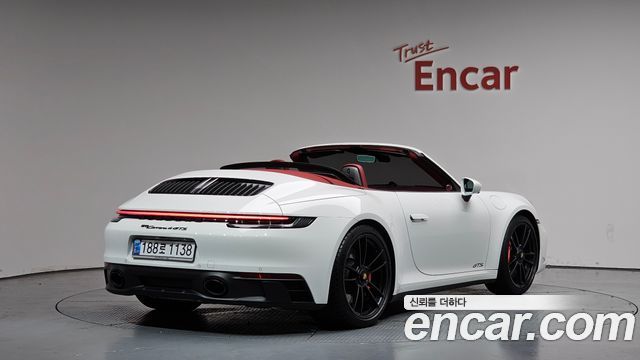 Porsche 911 Carrera 4 GTS Cabriolet - фото 0
