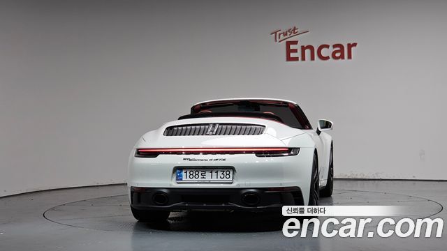 Porsche 911 Carrera 4 GTS Cabriolet - фото 2