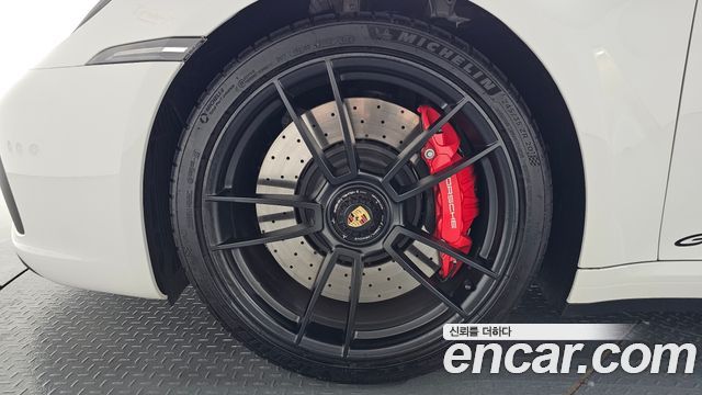 Porsche 911 Carrera 4 GTS Cabriolet - фото 3