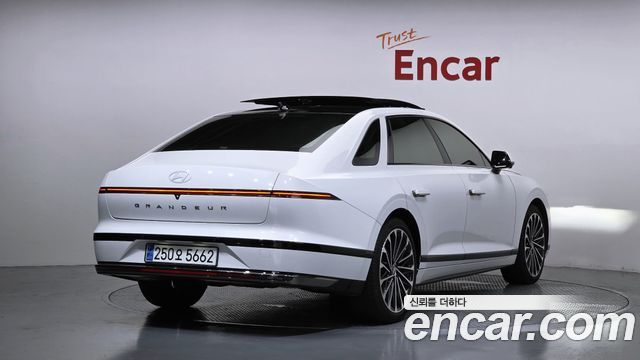 Hyundai Grandeur GN7, гибрид Calligraphy - фото 1