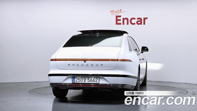 Hyundai Grandeur GN7, гибрид Calligraphy - фото 3
