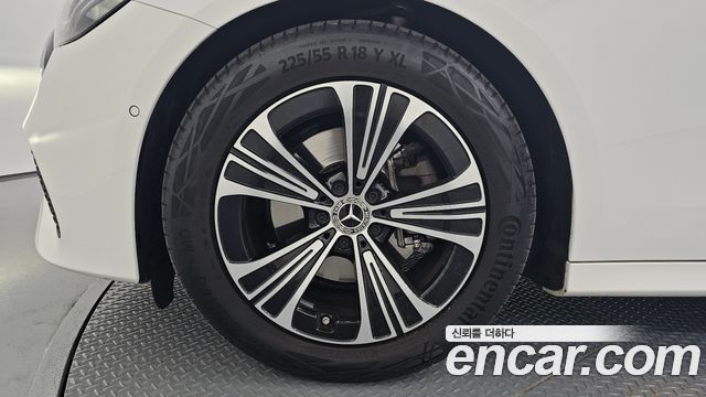 Mercedes-Benz E-Class W214 E200 Avantgarde - фото 4