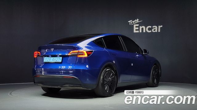 Tesla Model Y RWD - фото 1
