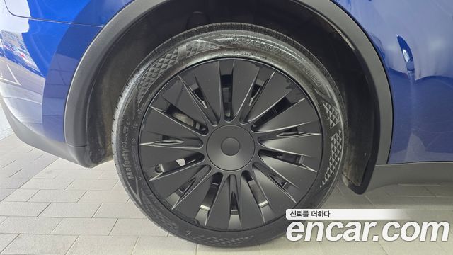 Tesla Model Y RWD - фото 4