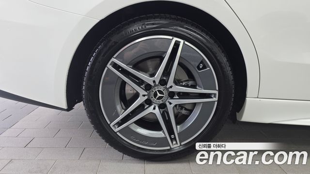 Mercedes-Benz C-Class W206 C200 AMG Line - фото 4