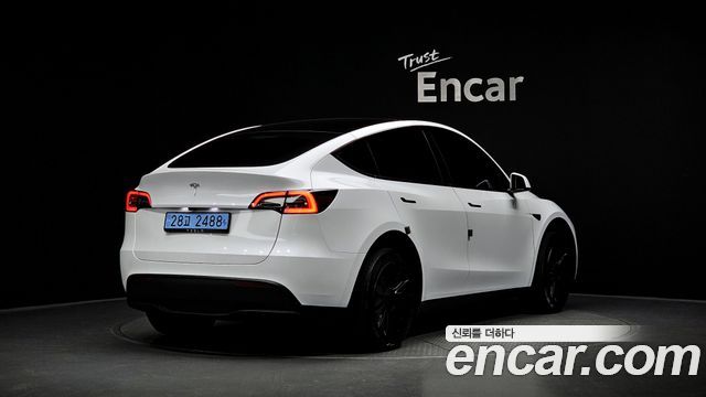 Tesla Model Y RWD - фото 1
