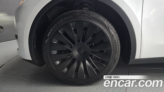 Tesla Model Y RWD - фото 4