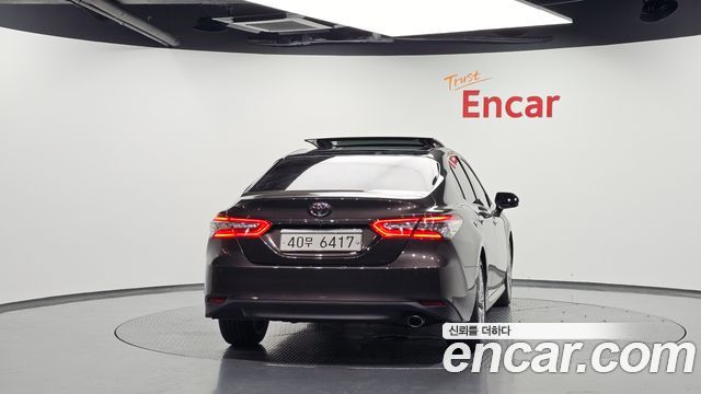 Toyota Camry XV70 2.5 - фото 3