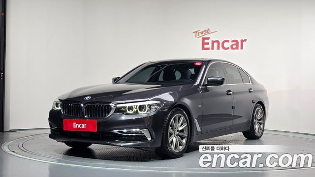 BMW 5-Series G30 520i Luxury - фото 0