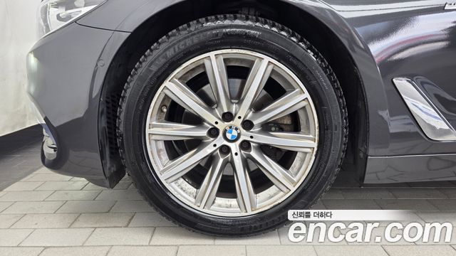 BMW 5-Series G30 520i Luxury - фото 4