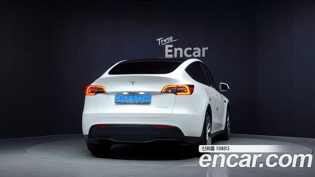 Tesla Model Y Long Range AWD - фото 3