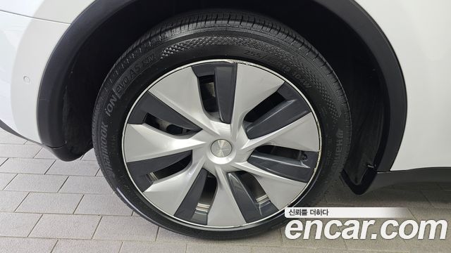 Tesla Model Y Long Range AWD - фото 4