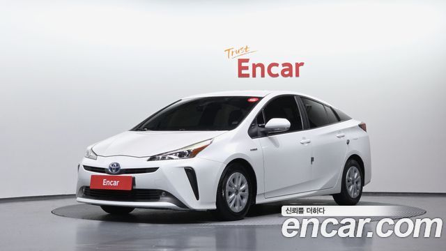 Toyota Prius 4-го поколения 1.8 - фото 0