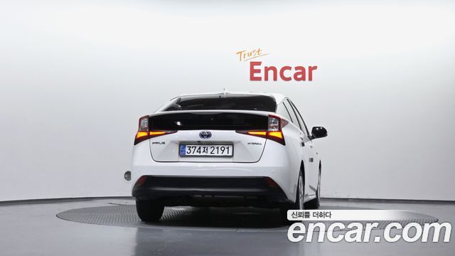 Toyota Prius 4-го поколения 1.8 - фото 3