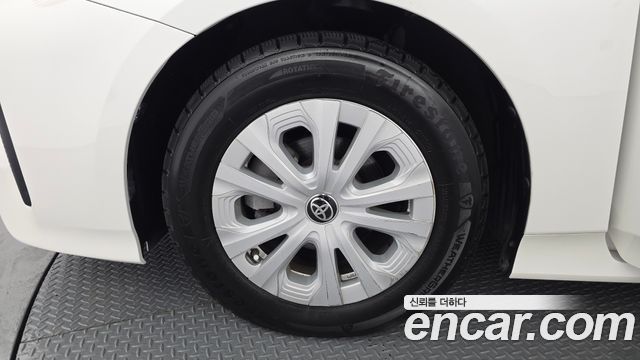 Toyota Prius 4-го поколения 1.8 - фото 4