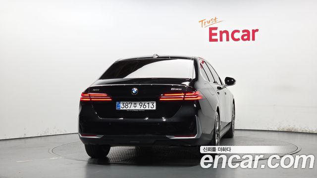 BMW 5-Series G60 530i xDrive - фото 3
