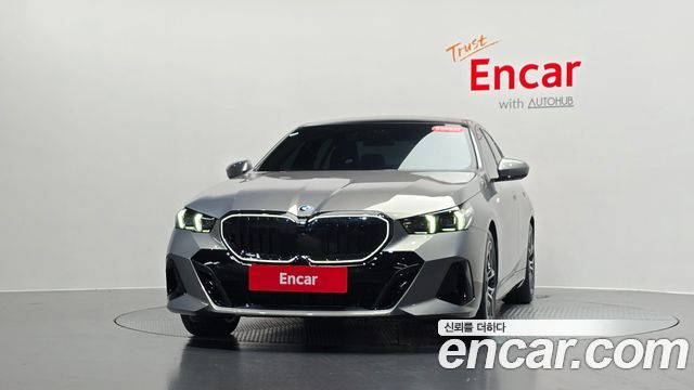 BMW 5-Series G60 520i M Sport - фото 1