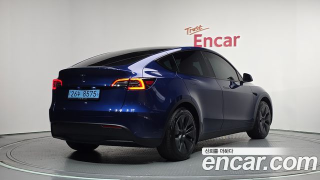 Tesla Model Y RWD - фото 1