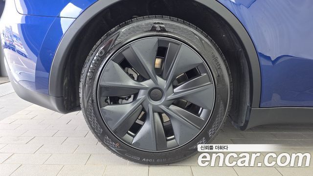 Tesla Model Y RWD - фото 4