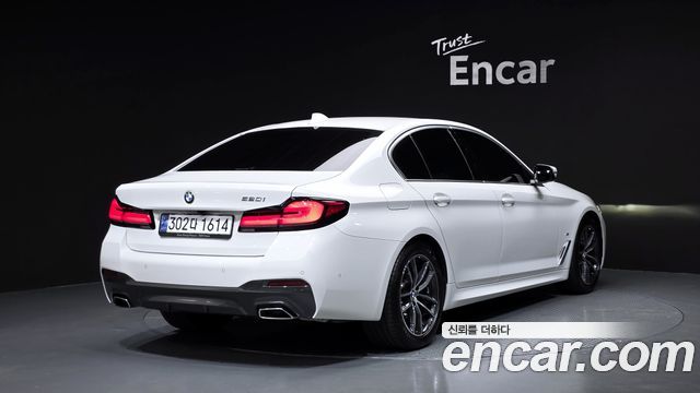 BMW 5-Series G30 520i M Sport - фото 1