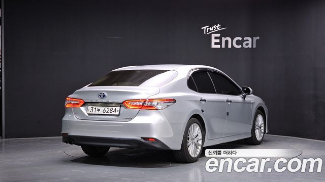 Toyota Camry XV70 2.5 XLE Hybrid - фото 1