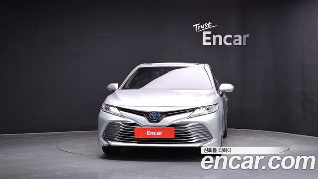 Toyota Camry XV70 2.5 XLE Hybrid - фото 2