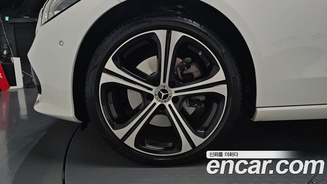 Mercedes-Benz C-Class W206 C300 4MATIC Avantgarde - фото 4