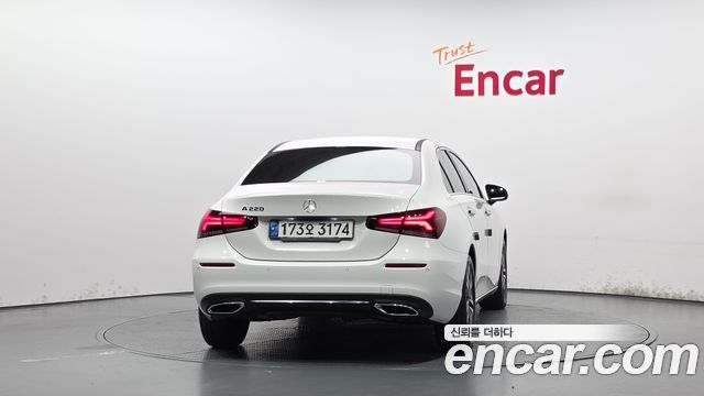 Mercedes-Benz A-Class W177 A220 Sedan - фото 2