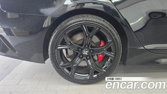 Kia Stinger 2.2 Diesel AWD Dream Edition - фото 4