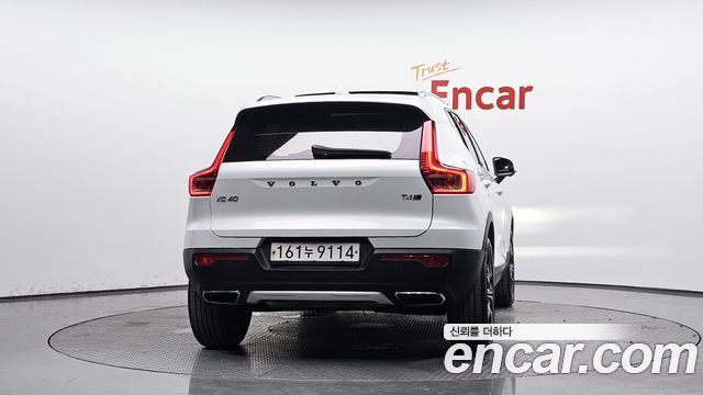 Volvo XC40 T4 Inscription - фото 2