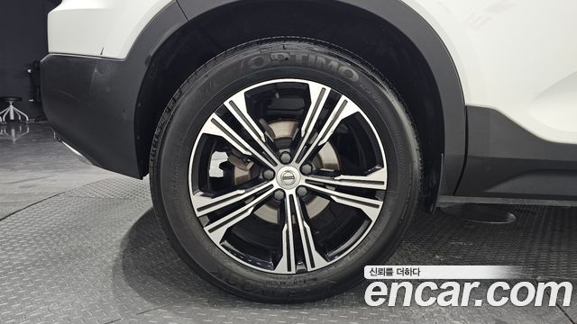 Volvo XC40 T4 Inscription - фото 3