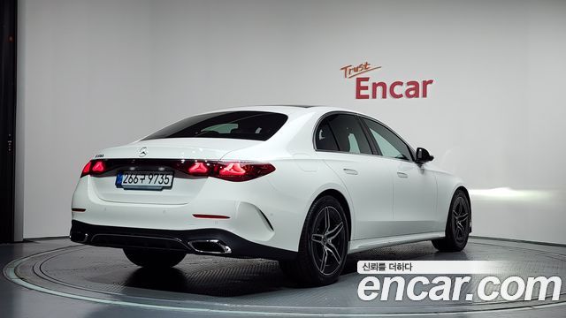 Mercedes-Benz E-Class W214 E200 AMG Line - фото 1
