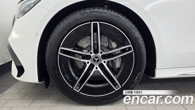 Mercedes-Benz E-Class W214 E200 AMG Line - фото 4