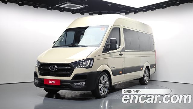 Hyundai Solati 15-seater Luxury - фото 0